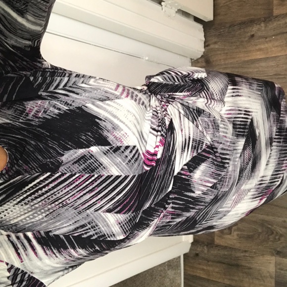 Beautiful wrap around Ann Taylor dress - Picture 5 of 8